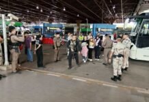 ตำรวจลาว ส่งตัวแกงสะแกรมเมอร์ ชาวไทย 42 คน ให้แก่ทางการไทยเพื่อดำเนินคดี.