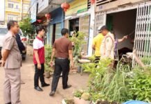 เจ้าหน้าที่ เร่งแก้ไขปัญหา จัดระเบียบ ทางเท้า ฟุตบาท สาธารณะ ใน นครปากเซ ส.ป.ป ลาว