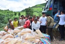 รองประธานประเทศลาวเยี่ยมผู้ประสบภัยน้ำท่วมที่ บ้านหาดบ่อ อำเภอหนองบก จังหวัดเชียงขวาง