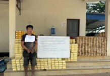 ตำรวจลาว บฺกจับ ขบวนการค้ายาเสพติด ครั้งใหญ่ 8.81 ล้านเม็ด ใน แขวง บ่อแก้ว Lao authorities detain a suspect and seize 4,405 packages containing a total of 8.81 million methamphetamine tablets, weighing about 881 kilogrammes. (Photo published by VNA)